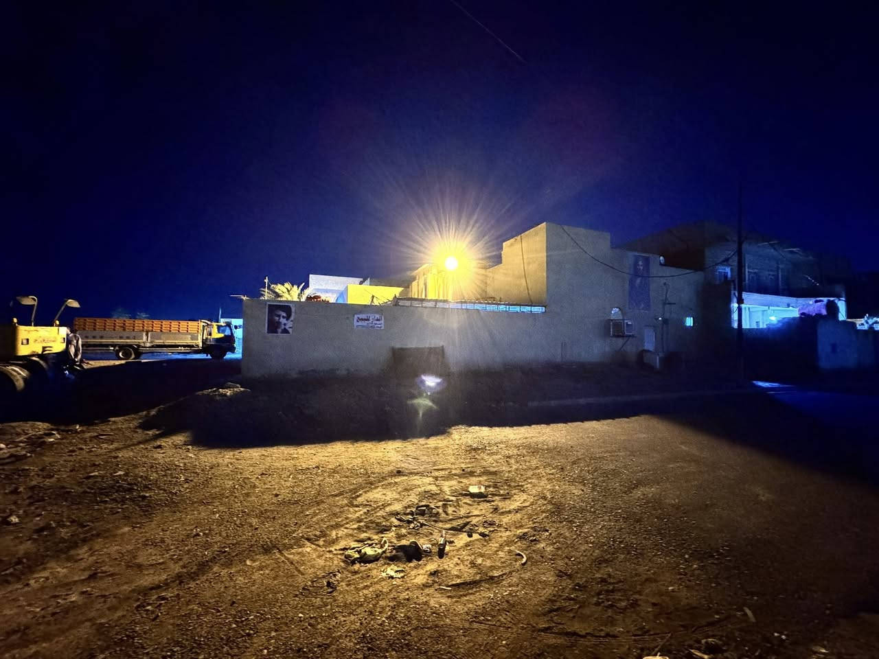 يا الله 

دار للبيع الماجديه مقابيل جسر مستشفى التركي 

المساحه 286 متر ركن مقابيل الشط 

الدار متكون 
من طارمه كبيره واستقبال كبير ومطبخ وصاله كبيره ومناور وصحيات داخليه وخارجيه 4 غرف نوم إضافه إلى ذلك الدار يحتوي على رصيف عشرين متر مقابيل المنزل 

الدار موقع مميز وهدوء 
السعر والاستفسار التواصل عبر الأرقام 
***********
***********

اخوكم ابو نور الدلال 

ادخل للحساب ناشر ابيوت ب أسعار مختلفه اي بيت ايعجبك راسلني أخلصه الك وتدلل

اعرض عقارك عندنا ودع لنا التسويق 

عنوان المكتب سيد جميل شارع 20 مقابيل أسواق امير
