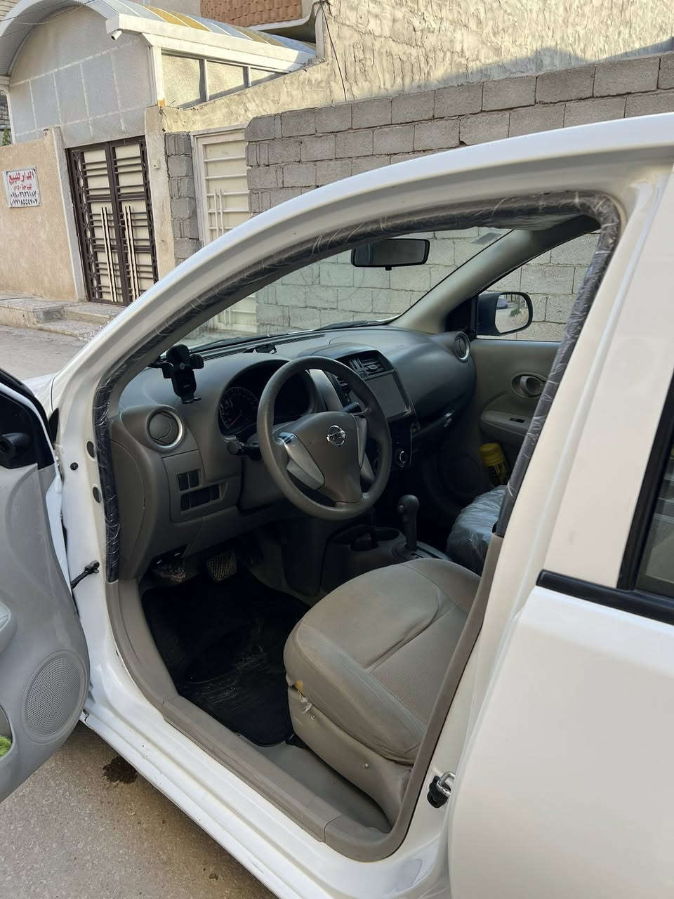سلام عليكم للبيع نيسان صني هندي موديل ٢٠مكفوله من الصبغ بيه تبديل باب السايق  السياره جديده وكله على وضع الشركه وبالعافيه علياخذه جاهزه علا آخر حبايه السعر ٩٣وبيه مجال للاستفسار ***********مكاني كربلاء
