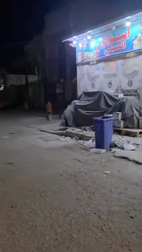 السلام عليك بيت في منطقه رئاسه العبيدي شارع البرتقاله مساحه البيت 94متر سند مستقل  يحتوي على محل مؤجر 200 باقي التفاصيل داخل الفيديو للاستفسار الاتصال ***********
