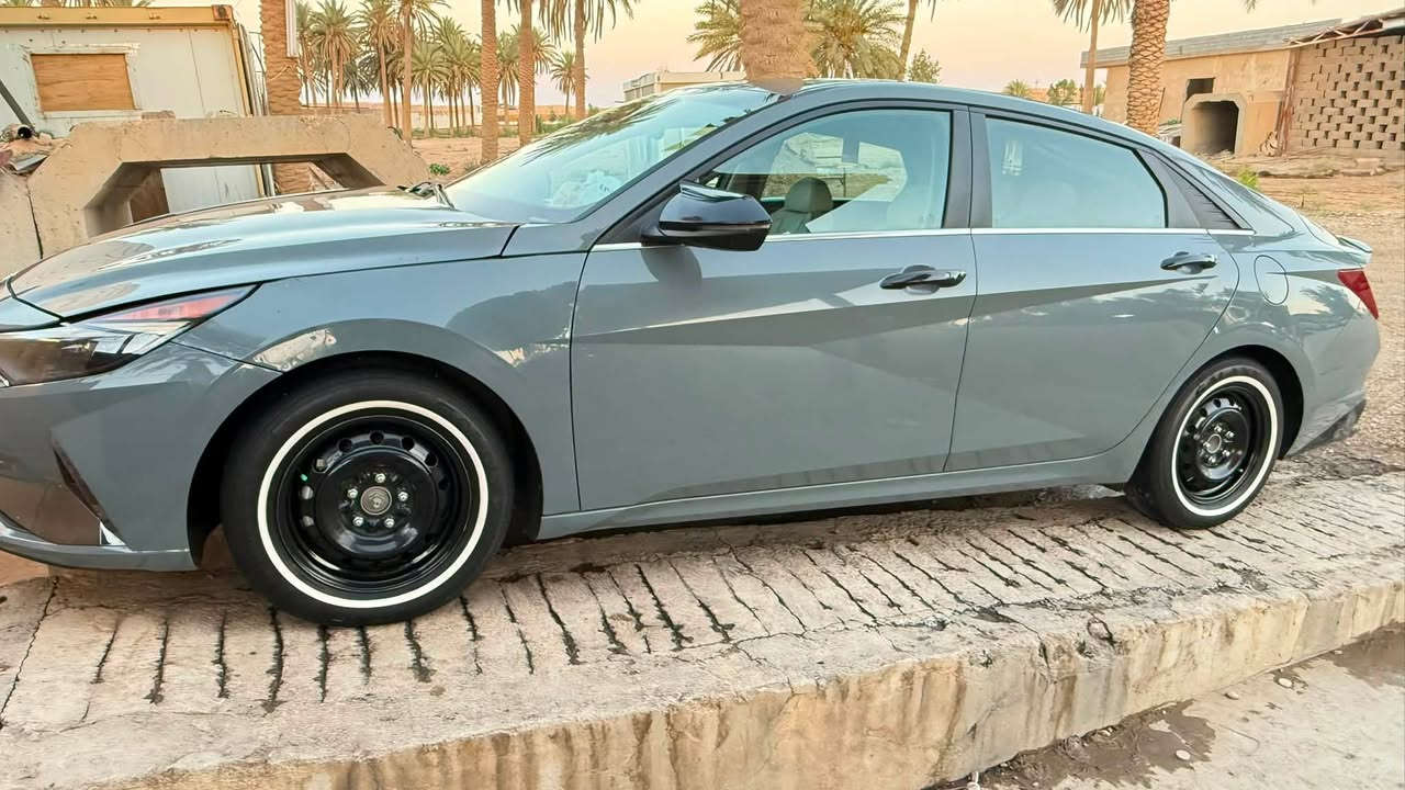 يالله سلام عليكم النتراه 23 سمنتي رقم بغداد بسمي حادثه بنيد نفسه بعده ع وضع الشركه جديده ماشيه74الف مكان السياره بابل تصال *********** سعر 145 او بيه مجال
