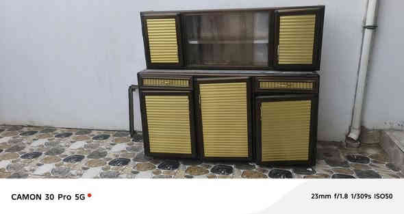 كاونتر المنيوم مستعمل قياس متر ونص ملحقين ارضي ومال حايط يريد اشوية ترتيب سعرة ٩٥ وبي مجال اشوية مكاني بنجا علي ***********
