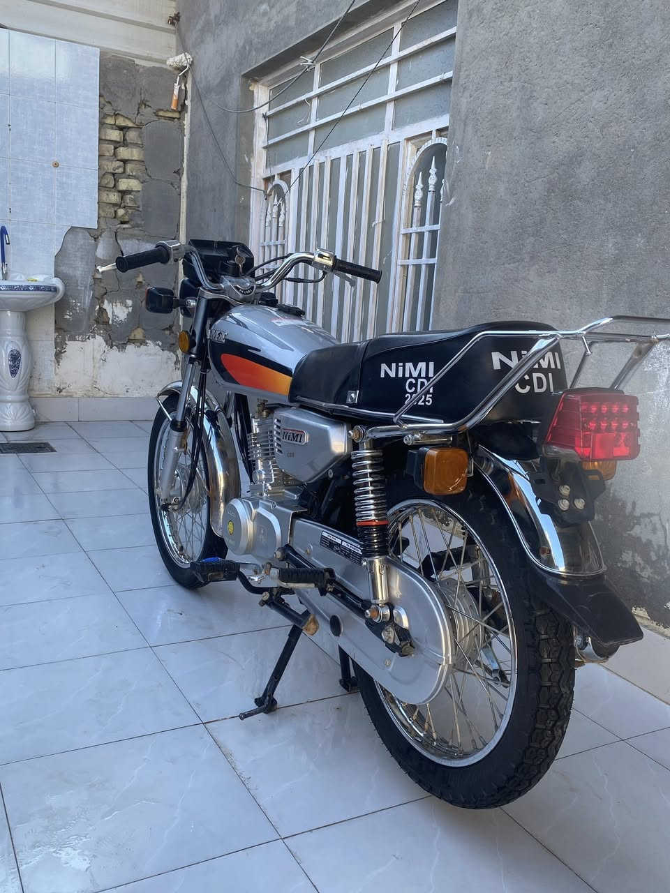 سلام عليكم 
دراجه نامه امتياز مديل ٢٥ اوراقها كامله و دراجه جاهزه من كلشي و دراجه احله من الصور بعد مكاني سماوه مركز سعر الدراجه 750 و بيه مجال حك الجيه  
رقم تلفون
 بي واتساب ***********
