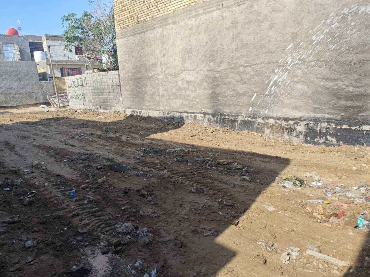 سلام عليكم قطعة للبيع مساحته177مترطابو زراعي سند 25الواجه 9ونص ونزال 20توجد كافت خدمات من ماء وكهرباء وشارعه عرضه 8مترالعنوان حله شارع 80خلف بانزين خانه مال اضواء بابل رابع فرع ابسعر امناسب وبيع مستعجل لاستفسار اكثىر او مراجعت مكتب بهاء الجشعمي العنوان المكتب حله شارع ميه قرب جسر المشاه 
***********
