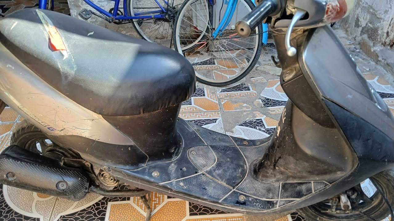 سلام عليكم دراجة ساسوكي رياضي للبيع نضيفة تشتغل سلف و هندر دراجة مال رمبة كهربايات كلها شغالة السعر 250 للتصال ***********
