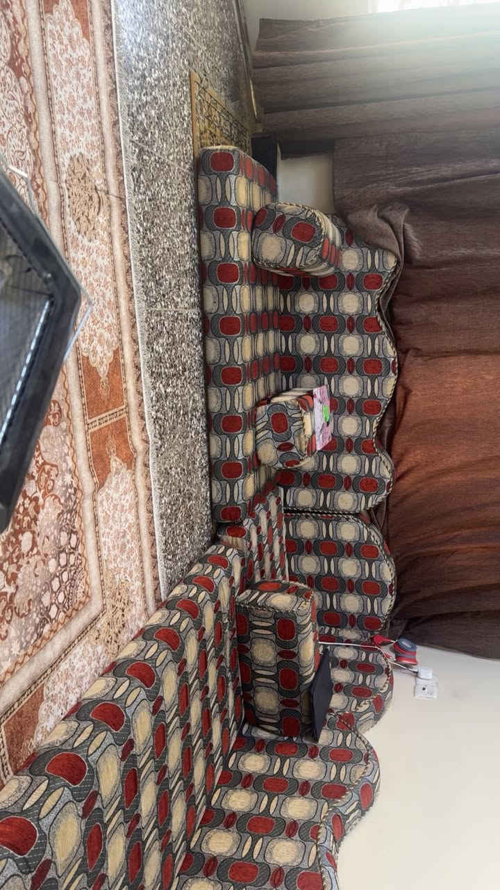 السلام عليكم ديوان شغل ونظافه فول مثل ماموضح بالصور تقريباً ١٣متر ٤٠٠الف قابل للتفاوض 
البلديات UN ***********
