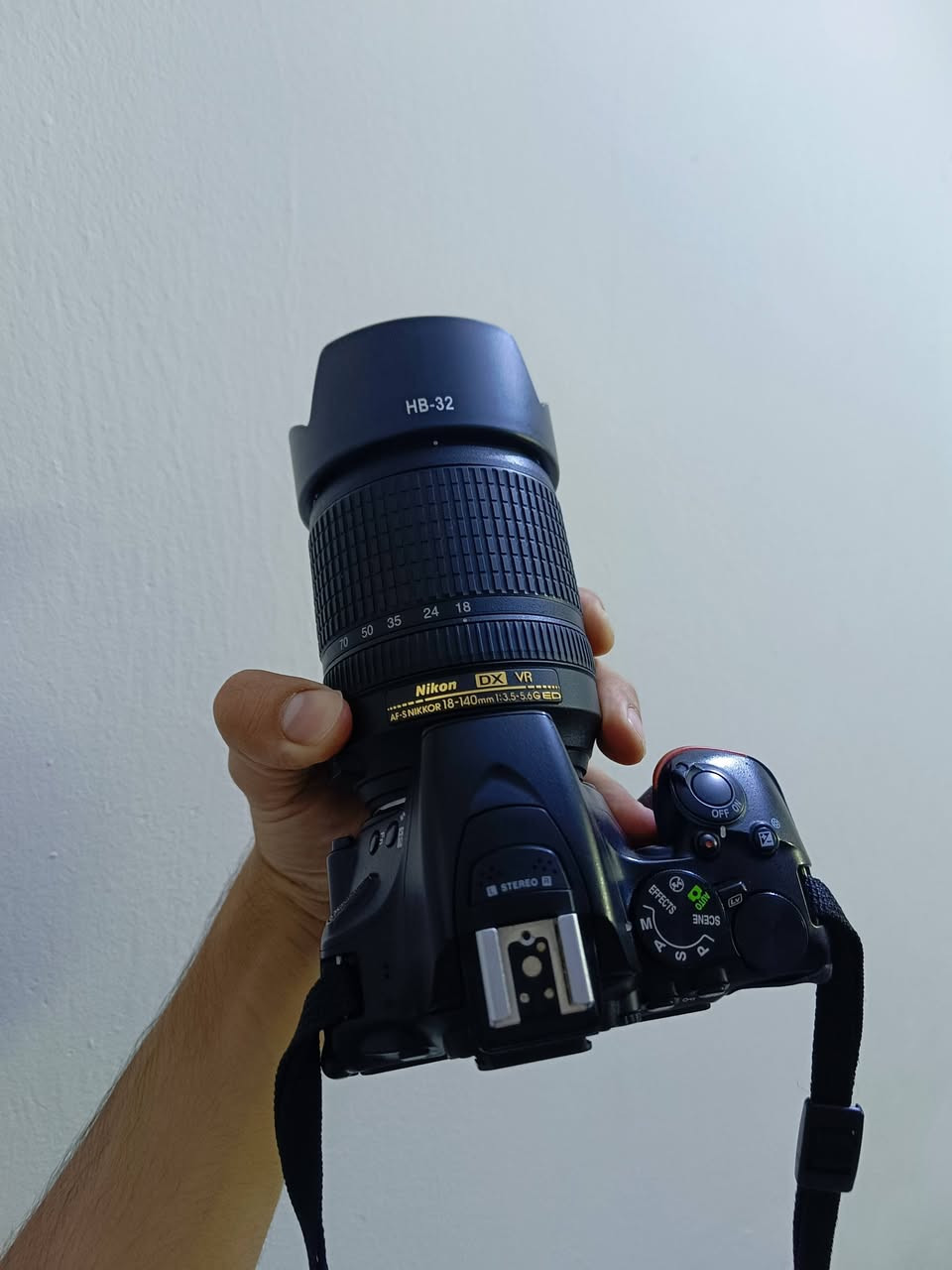 السلام عليكم🌹 .. متوفر كامرة nikon d5500 نظيفة جدا شبه جديدة استخدام شخصي خفيف جدا مع عدسة 18-140mm مع رام 32 جيجا هدية مع الهود والستراب والحقيبة
السلام عليكم🌹 .. متوفر كامرة nikon d5500 نظيفة جدا شبه جديدة استخدام شخصي خفيف جدا مع عدسة 18-140mm مع رام 32 جيجا هدية مع الهود والستراب والحقيبة
شغالة 100٪ ✅ 
شاشة لمس قلابة
المستشعر: APS-C (DX) CMOS بدقة 24.2 ميغابكسل✅ 
بدون فلتر Low-Pass لحدة أعلى في التفاصيل.
المعالج: EXPEED 4✅ 
نطاق ISO: من 100 إلى 25600
نظام التركيز: 39 نقطة AF
التصوير المتتابع: 5 إطارات/ثانية
الفيديو: 1080p حتى 60fps
الشاشة: 3.2 بوصة متحركة بالكامل وبدقة 1.04 مليون نقطة
الوزن: حوالي 470 غرامًا مع البطارية والذاكرة
البطارية: EN-EL14a
عمق اللون في ملفات RAW هو 14-bit أو 12-bit (يمكن اختيار ذلك من الإعدادات)

السعر 600 الف متوفر توصيل 10 الاف✅ 
للاستفسار اكثر المراسلة على الخاص✅


**إذا كنت صاحب هذا الإعلان وتريد حذفه لأي سبب، رجاءا أرسل رسالة إلى الدعم الفني**