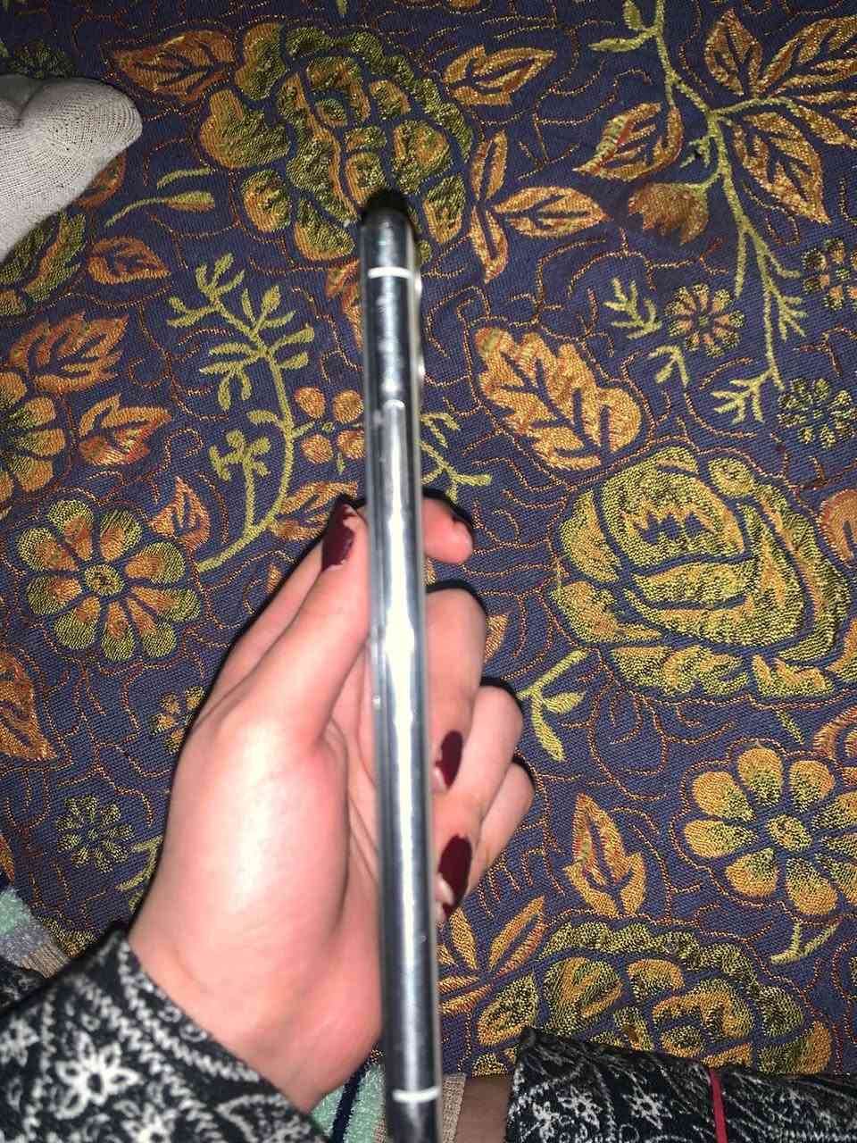 للمراوس فقط بكلكسي نوت 20او24
ايفون 11برو ماكس لون ابيض 256كيكا كارتونه وياء  وشاحنه  تشحن سريع مبدل شاشه اصليه وفلات شحن فقط بطاريه75 مكاني الشعب الرقم ***********
