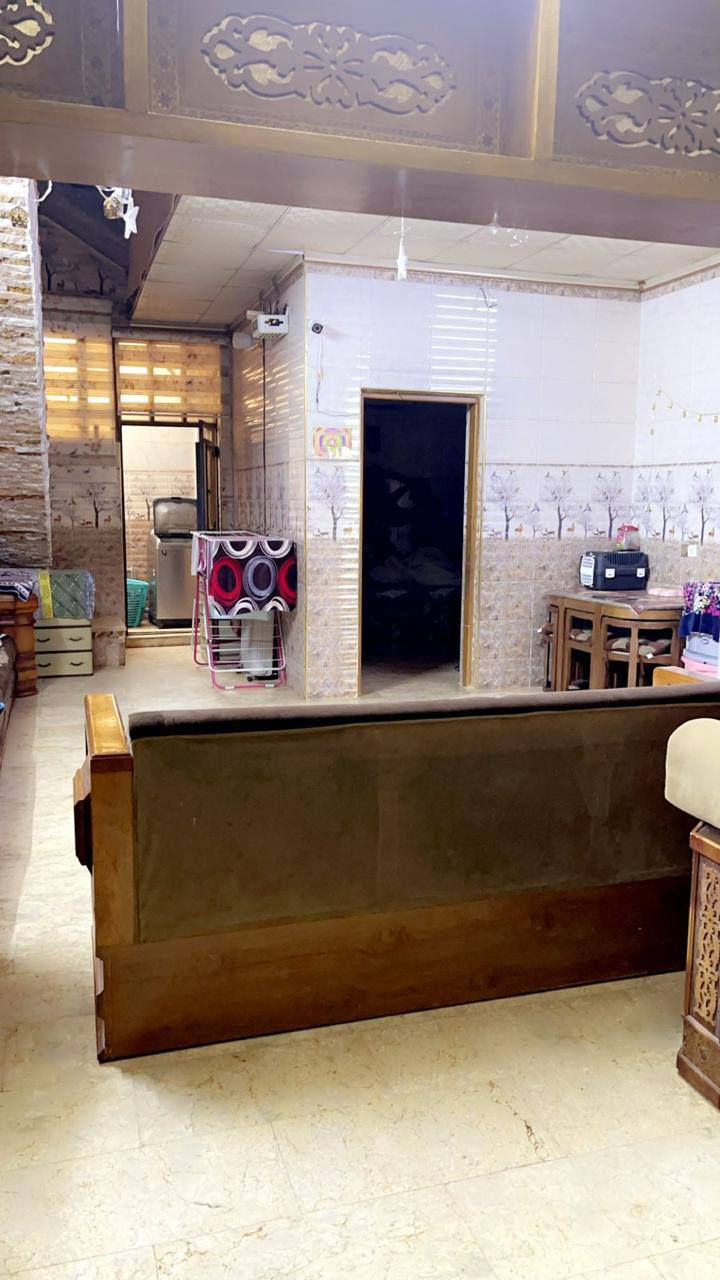 []دار للبيع مساحة 150متر واجهة 7ونص ونزال 20 وبي تشجير امام البيت نفس المساحه تقريبا
[](طابو ملك صرف) الموقع حي الاساتذة خلف الاربع شوارع 
[]يتكون من طابقين الطابق الاول كامل الطابق الثاني هيكل 
للاستفسار ***********
