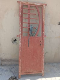 باب حديد تكمه جديد ينراد اله بس صبغ بنيت وزاد عندي اريد ابيعه بيش يفيد...