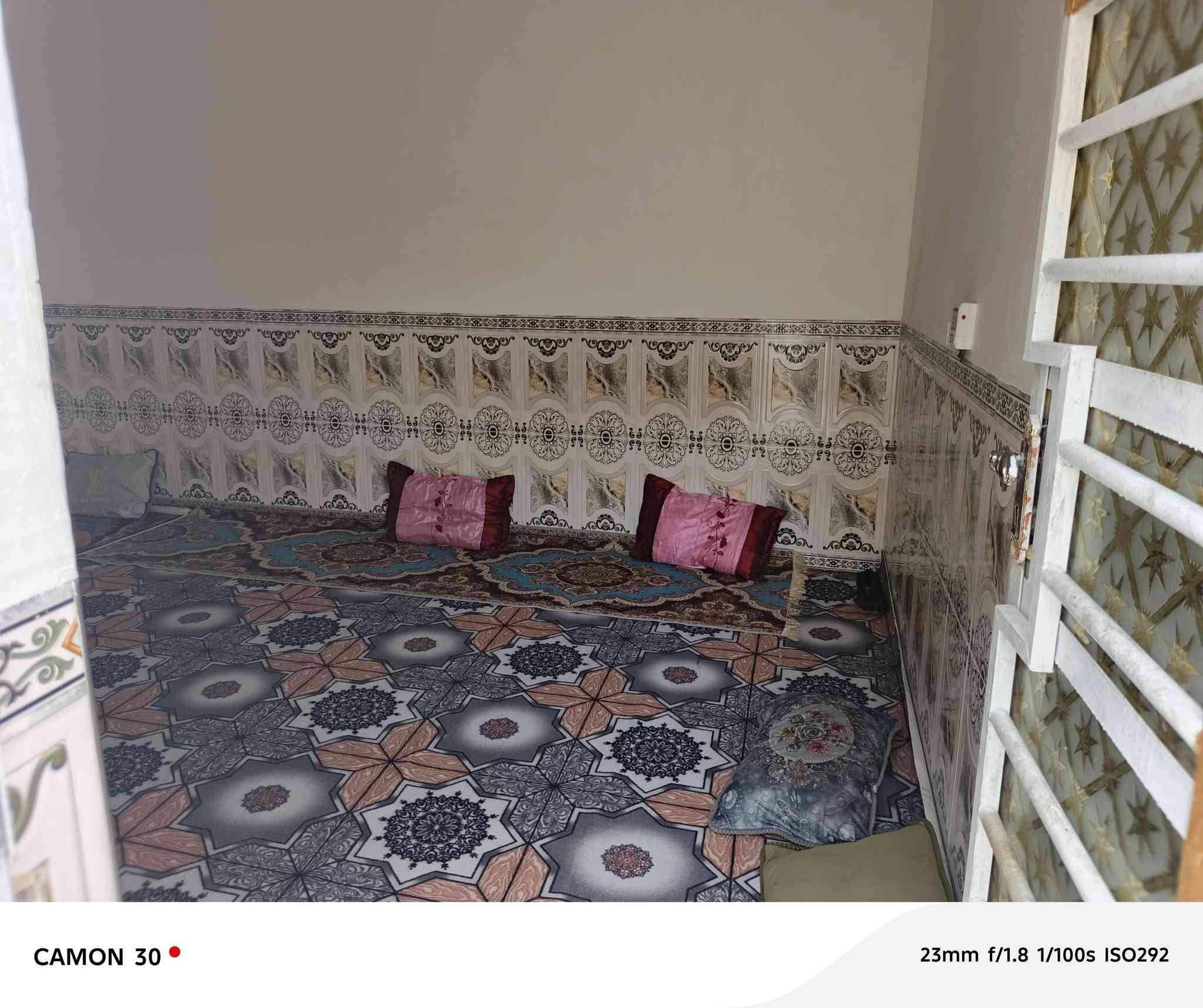 سلام عليكم دار البيع مساحه 125زراعي غرفه4×6 صاله 4×6
مطبخ 3500 استقبال 5×3500
صحيات والبيت بي منور متر طابق اول كامل والبيتونه كامله سطح كامل هوه واشتايكر السعرخاص او رقم الهاتف *********** البيت قرب الحوالي
