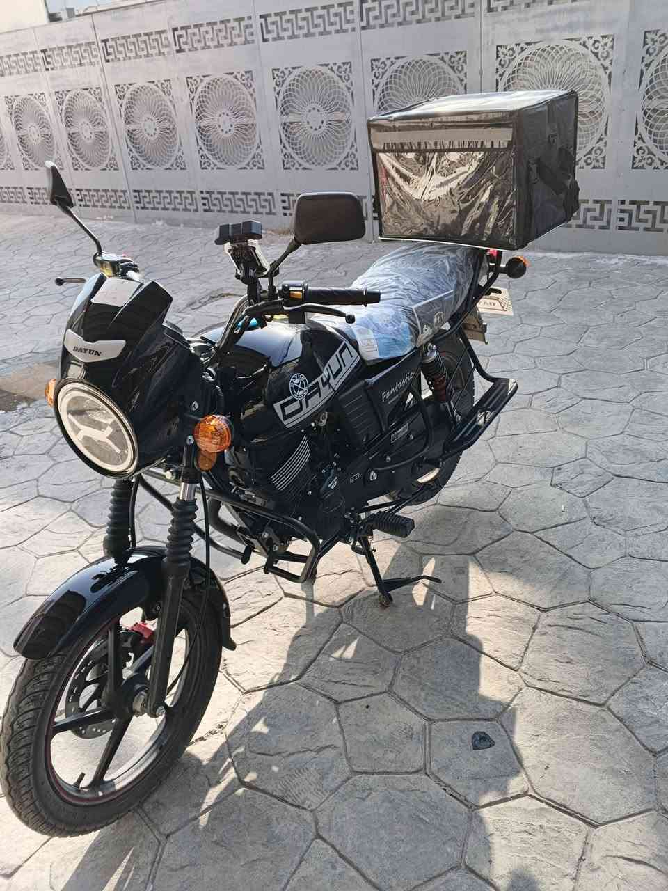 السلام عليكم دراجه دايوان 2025 الدراجه جديده توني محول قبل يومين البيع بسبب الضروف ماشيه 292 يعني زيرو بعدها رقم سليمانيه باسمي تحويل ثاني يوم السعر (2450) لاستفسار (***********)
