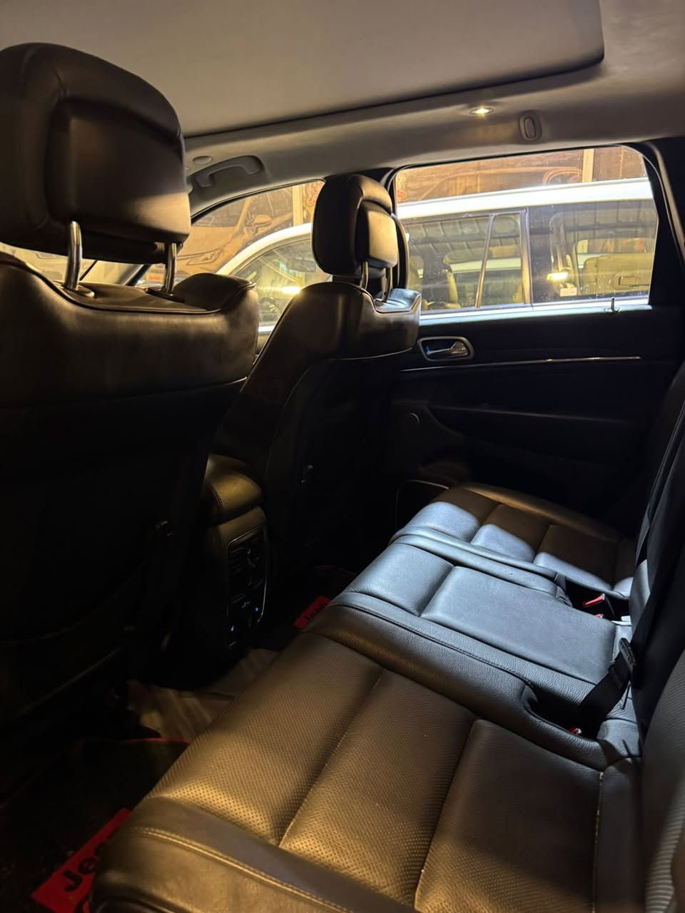 جيب سومت 2017 وارد امريكي
حادثها جاملغ وبنيد بدون دواخل

* نظام جكات امامي خلفي صعود ونزول 

* رادار امامي مع مانع تصادم . 

* رسالة ترحيب . 

* قيادة ذاتيه عند المنعطفات * ⁠

* تحذير الخروج عن المسار . 

* ⁠رادارات 360 

* ⁠توقف ذاتي عدم الاصطدام 

* توقف ذاتي عند الوقوف ( نظام اقتصادي)

* دفع رباعي 4x4 

*  زراكات لايت   . 

*  

* صفي المقاعد الأمامية كهربائية .

* ذاكرة لحفظ وضعيات الجلوس . 

* صفي المقاعد الأمامية مع تبريد وتدفئة . 

* تدفئة ستيرن 

* صف المقاعد الخلفية مع تدفئة . 

* انظمة القيادة على حلبات السباق . 

* نقطة عمياء .

* ويل سومت بلاد قياس 20 انج .

* مقود السائق من الجلد  .

* مقود السائق كهربائي . 

* تدفئة ستيرن . 

* سقف بانوراما .

* شاشه كبيرة مع نفكيشن GPS . 

* مصابيح امامية زنون . 

* المصابيح الأمامية مع LED لايت . 

* كشافات ضباب بروجكتر زنون . 

 . 

* تشغيل عن بعد .

* الصندوك كهرباء 

* حساسات أمامية . 

* حساسات خلفية .

* كاميرا خلفية .. 

* مرايا جانبية قابلة للطي . 

* بلوتوث تلفون . 

* محدد سرعة . 

* نظام بريك اوتماتيكي ( Auto Break System ) . 

 ماشية 78 الف كيلو متر

رقم الهاتف ***********

السعر188 وبيها مجال كلش بسيط

المكان لمنصور دور لسود
