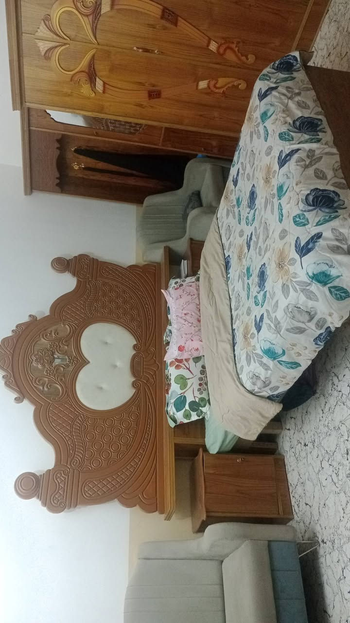 سلام عليكم غرفه اللبيع نجاره عراقيه نضيفه تجي تكلب وشوف بعينك عجبتك بل عافيه سعره ٦٥ بيه مالج هاذا رقم تليفوني ***********واتساب بيه مفتوح مكاني كوفه شارع المطار القديم
