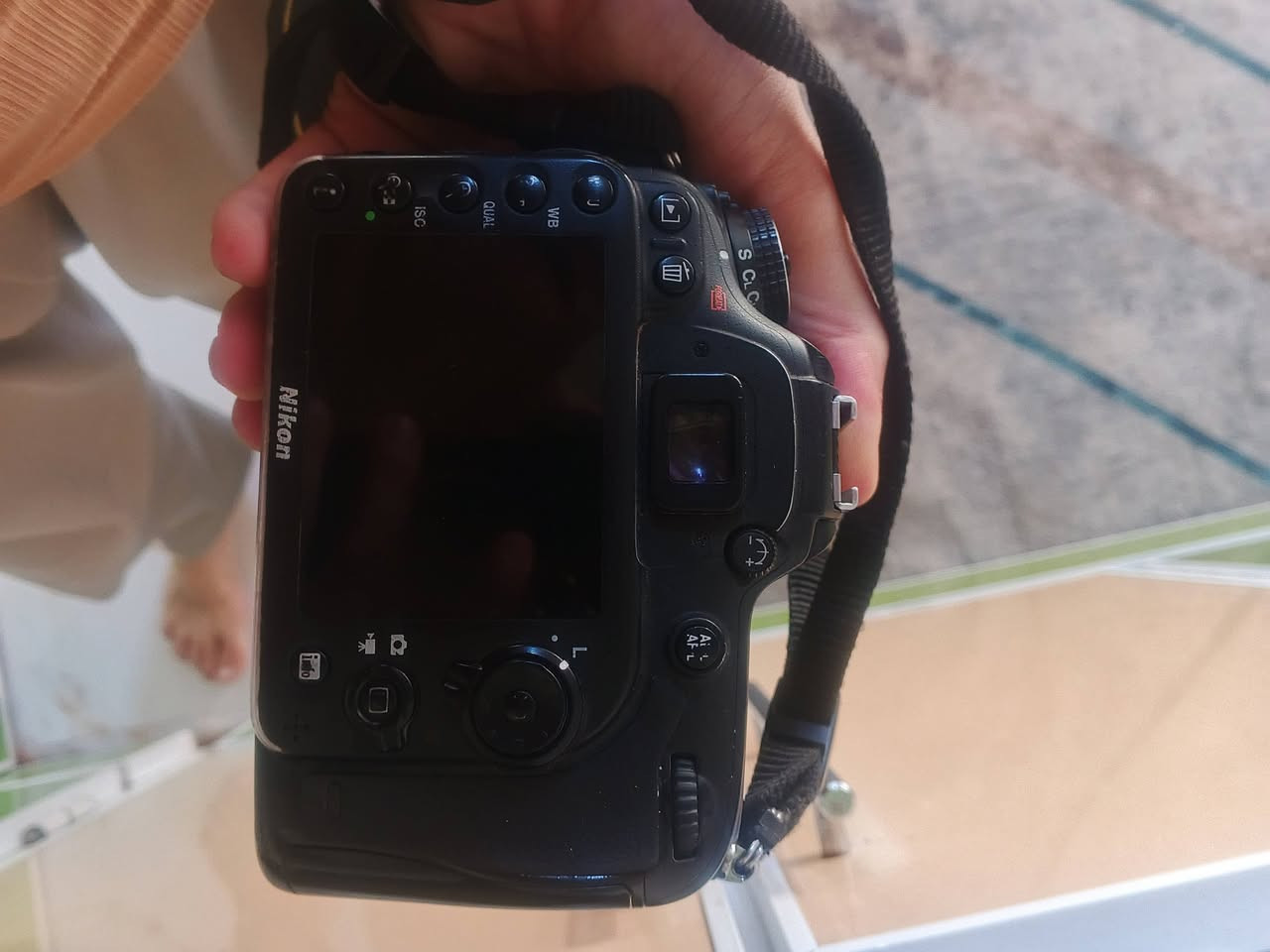 كامرة نيكون ٧٢٠٠ للبيع او مراوس مكاني نجف الاشرف حي العسكري مراسله خاص أو اتصال ***********
