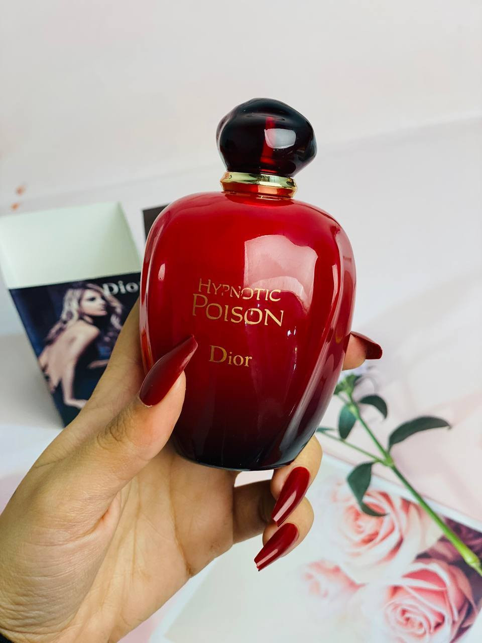 ✨ عطر الأنوثة الطاغية ✨
عطر Hypnotic Poison Eau Secrète من Dior 💄❤️
سحر ما ينقاوم ولمسة فخامة بكل رشة 😍

✅المكونات 
الفانيلا حلو اللوز فاكهي الجوز ناعم خشبي جود الهند الزهور البيضاء بلسمي 😍💄✨

💋 رائحة دافئة وجذابة تخطف القلوب
🌹 مزيج أنثوي يجمع بين النعومة والقوة
✨ ثابت ويفوح لساعات طويلة

إذا تحبين تكونين مميزة بكل مكان ✨
هذا العطر راح يكون توقيعك الخاص 💃
الحجم 100ml المنشأ أمريكي 🇺🇸


**إذا كنت صاحب هذا الإعلان وتريد حذفه لأي سبب، رجاءا أرسل رسالة إلى الدعم الفني**