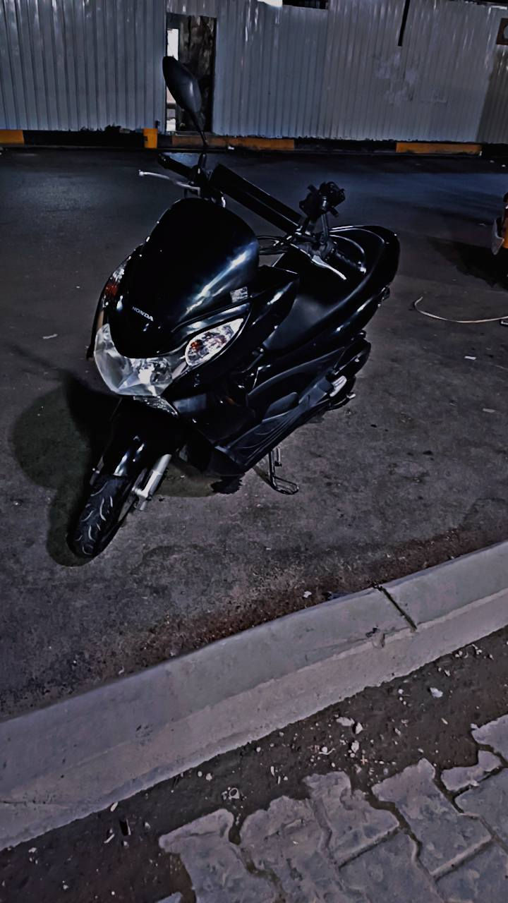 سلام عليكم بي سي اكس جيل اول ياباني كفاله مكينه حلوه 150لون اسود الدراجه رياضي يعني اخذتها من الرمبه صلنصه رياضي و خير من الله جيب فيتر و تعال افحص دهن ادير بس امزويل و بانزين محسن كلشي بيها حلوه شلعتها تشك الكاع مكاني بغداد مدينه الصدر *********** متواجد واتساب فقط
