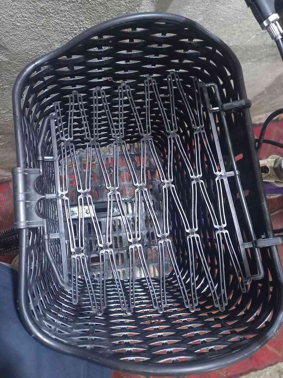 السلام عليكم 
بايسكل كنت حجم 26 
تايرات جدد 
مع سلة اغراض وقفل هدية
وبي عكرب للسرعات
فقط بريك خلفي شغال الامامي مايشتغل
مثل ما موضح بالصور
السعر 75 الف وبي مجال قليل 
للاستفسار / *********** واتساب 
مكان/ جسر ديالى- النهروان تقاطع السايد الواحد .
