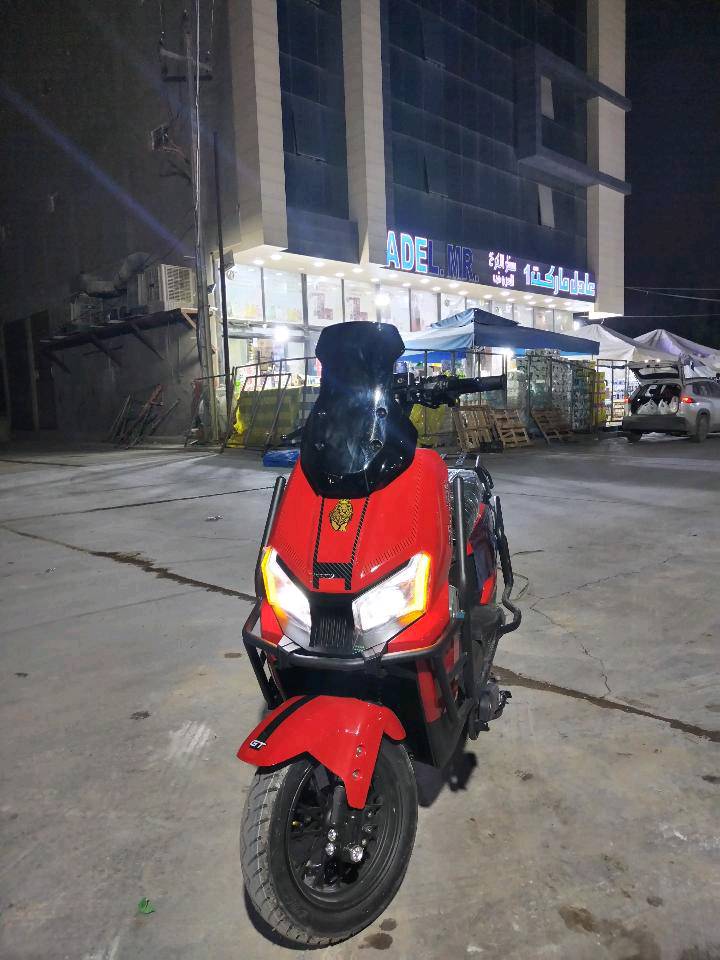 السلام عليكم دراجه الصاعقه  شحن 2026مستخدمه 5 ايام بطاريتها ليثيوم ماشيه بس 150 كيلو العنوان بغداد جكوك قرب البوابه مال الكاظميه السعر بمليون و100 وبيها مجال