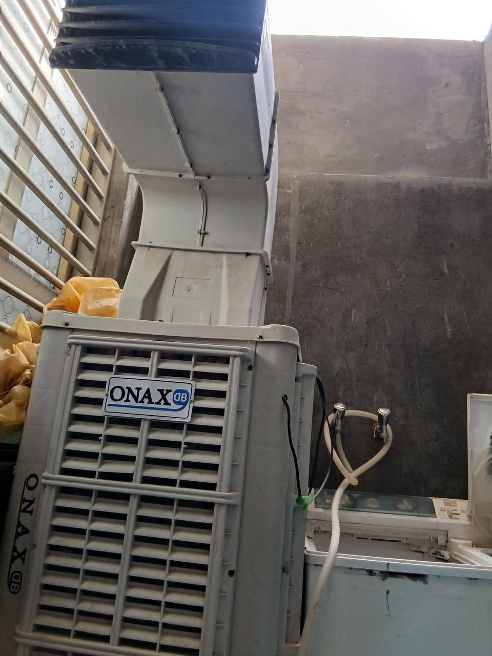 مبرده. حجم كبير. شغاله مشتغله. موسم واحد.  تجي تفحصهه وتاخذه. السعر. 250.    . ***********
