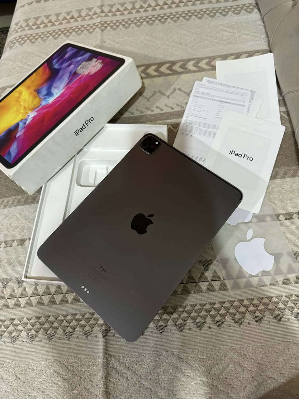 السلام عليكم
📱 iPad Pro 11 inch

• نسبة النظافة: 90٪
• بيه شخوط خفيفة بالظهر فقط
• الجهاز نضيف، براغي ما مفتوحة
• يدعم Face ID شغال 100٪
• جهاز كامل مكمل كلشي، ما بيه أي خلل
• الفحص متاح + ضمان

السعر: 575$ (نهايته)

📞 الاتصال:
***********
***********
