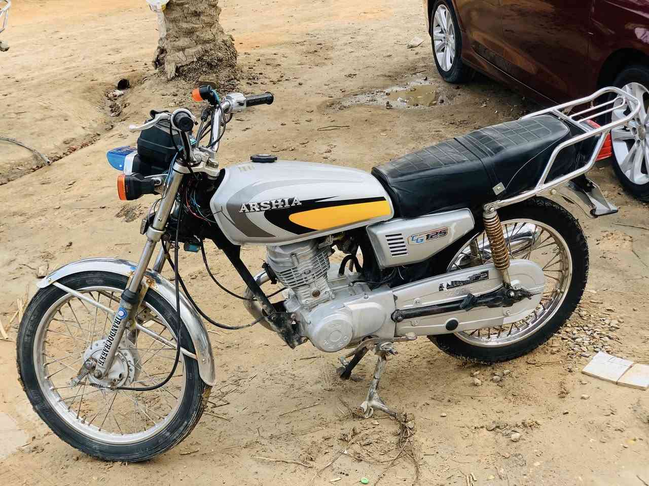 سلام عليكم داجه اربع كير اوراق اصولي 🎖️.ودراجه مثل ما تشوفون تخزين اخو اجديد✅. سعر 500الف  تصال فقط

***********
