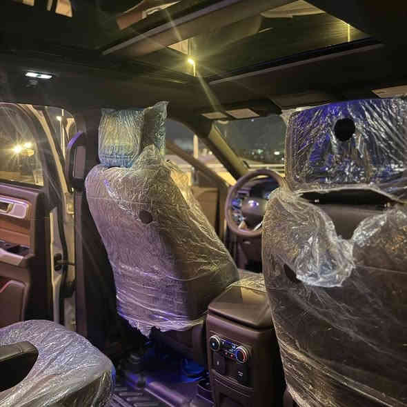 فۆرد ئێکسپلۆرە 2022 مواسه‌فات king ranch زۆر تایبه‌ته‌ 
سه‌یاره‌یه‌كی زۆر تایبه‌ته‌ فوول مواسه‌فاته‌ 
سەیارەکە یەك دەستە
 (پانۆراما.كو‌شنمه‌ساج.ناوقه‌یسی.
فول جلد.ده‌رگاوجێقاچ ١٠رانگه‌ LED
كوشنيه‌كانی پێشه‌وه‌ی سارد و گه‌رم  
كوشنه‌كانی دواوه‌ی گه‌رم 
كوشنی خه‌زن بۆ سێكه‌س شه‌غال گێچی دیجیته‌ڵ 
شاشه‌گه‌وره‌  ته‌له‌فیزۆنه‌ 
(سیدییه‌ میمۆرییه‌ 
شاشه‌كه‌ی شه‌حنی خێرا HDMI سه‌ماعه‌ )
١٢سه‌ماعه‌یه‌ زۆر تایبه‌ته‌ 
سندوقی شاپه‌ شه‌قیش 
سه‌یاره‌كه‌ لۆگۆی king ranch به‌ كوشن و ده‌رگاكانیه‌وێتی مواسه‌فاتێكی تایبه‌ته‌ له ٢٠٢٣ وه‌ نه‌ماوه‌ 
ئه‌و مواسه‌فاته‌ ١/١ مه‌كینه‌ی v6 تۆربۆیه‌ 
ته‌بریدی مه‌ركه‌زییه‌ wirelesscharge apple 
چه‌ندین مواسه‌فاتی ترر

سـعـر : لە کۆمێنت داوابکە ڕاستەوخۆ بۆت دێت 📥 

گێر و مەکیەنەی بەشەرت 
هیچ کێشەیەکی تێدا نییە 

ژمارەی خاوەنەکەی 
***********
 ***********
