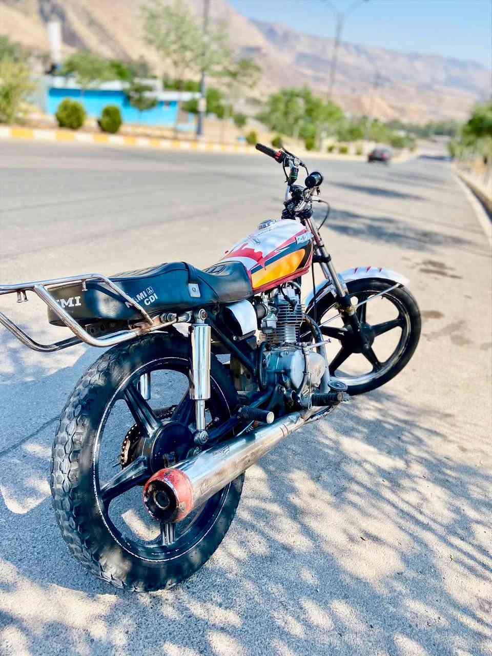 سەرەتا بەناوی خوای گەورەو میرەبان
ئەم ماتۆڕە بۆفرۆشتن نیکیتازی ئێرانیە 
ماتۆڕەکە مەکینەی ١٢٥ لەقوەت بێزارە
مەکینەی بێعەیبە سەوتوشتی تیانیە
شوێن دەربەندیخان  نرخەکەیشی ١٩٠ مەعمەلەیە برایانە ژمارەی موبایل
*********** ئەگەرموشتەرینیت ڕەحمەتولێوێ سەرمان مەئێشێنە 
ئەدمین❤️
