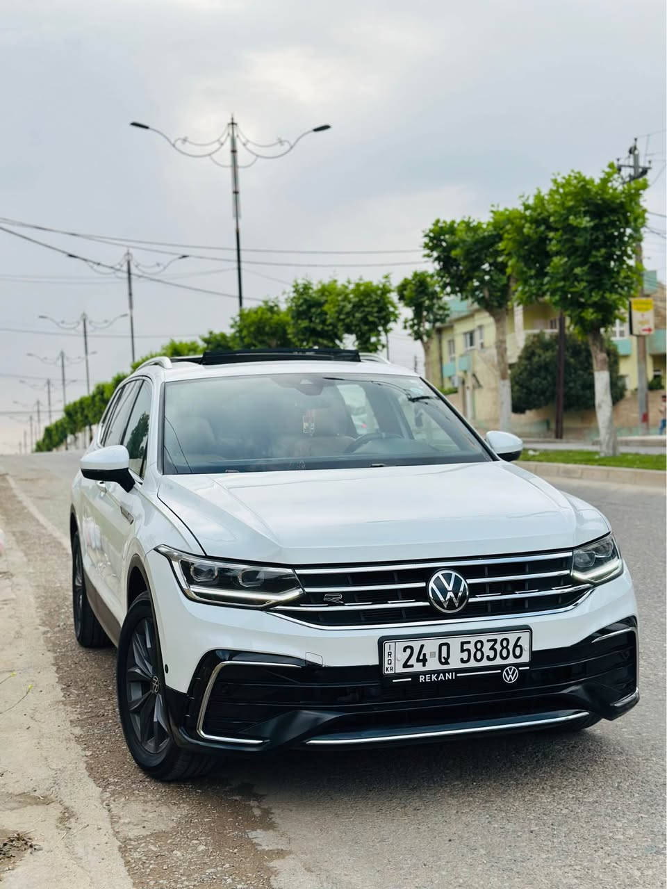 Volkswagen Tiguan 2022
‎فولكسفاغن تيكوان  2022 (بانوراما، 5 مقاعد)

‎موديل :2022
‎الصنف :SE
‎سعة المحرك :  4 سلندر cc turbo 
‎اللون الخارجي : أبيض 
                                                 اللون الداخلي : جلد قيسي
‎قراءة العداد : 65الف ميل 
‎المواصفات 
‎- بانوراما.
‎- 5 راكب
‎- شاشه كبيره
‎-  تبريد خلفي وامامي( 8 مخارج للتبريد) 
‎- نظام carplay 
‎-  شاشة وسطية
‎-  نظام النقطة العمياء 
‎-  هاند بريك بصمة + اوتوو هولد
‎- نظام توقف تلقائي عند الرجوع
‎ -  كاميرة خلفية بدقة عالية 
‎ -  نوع المقاعد: كهربائي - جلد - تدفئة 
‎ -  أكياس هوائية: 10 (جميع الايرباكات اصليه)
‎-  المصابيح:  زينون - إضاءة ليد- ليزر
‎- بجم امامي كبس بوينت صبغ و جملغ و باب سايق  بدون داخل بدون ارباك شر
*********** دهوك, العراق
