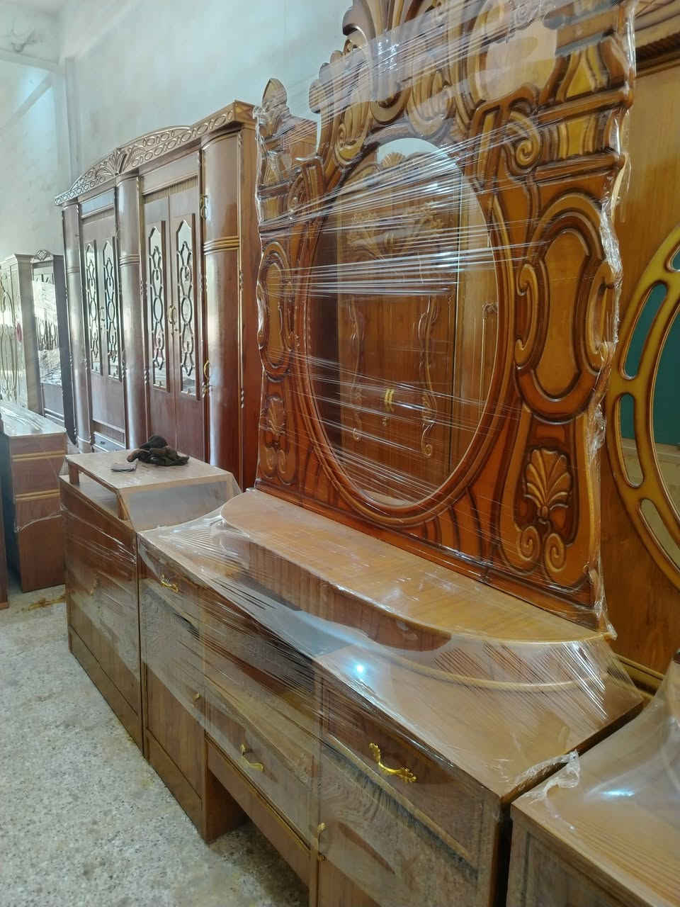 غرفة نوم ٦باب طابقين صاج السعر ٨٢٥ الف بعقوبة كاطون شارع أبو رباح مجاور مرطبات السيد *********** مزاد ابو كرار الغريباوي يوجد خدمة توصيل داخل بعقوبة
