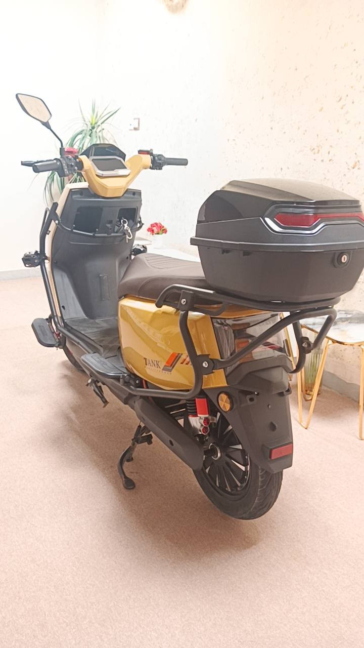 السلام عليكم 
دراجه كهربائية ماركه TANK
موديل 2025 / ماشيه 1600 /ابلوتوف سماعه /         السعر : 900 ألف بيهه مجال 
الاستفسار اكثر على رقم ***********/ *********** واتس اب 
عنوان الكاظميه
