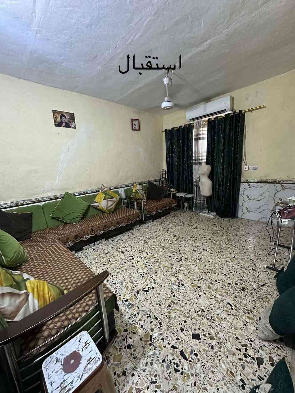 بيت للبيع مساحه 110م مربع توجد كل الخدمات بناء نظيف بل 100 بحي الزهراء موقع حلو والتبليط على قيد التنفيذ السعر 60 وبي مجال لاتصال ***********
