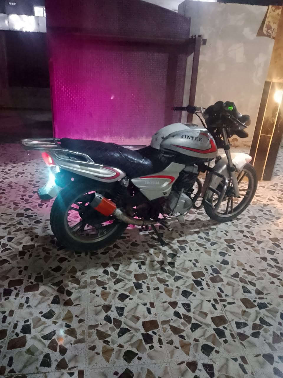 السلام عليكم بانده البيع كامله مكمله فقط بس سلف رايده ربط وراق كامله موديل 17 مكان  خان بني سعد سعر خاص او نتصال  ‏‪***********‬‏
