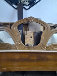 غرفة نوم مستعملة ستة أبواب وملحق السعر ٥٠٠ ألف الاتصال على 07705340633