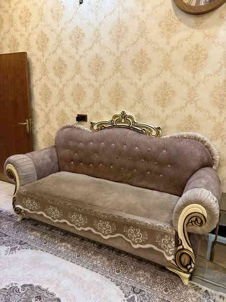 قنفات 5 قطع 
الكبير عدد2
وسط 1 
صغير 2 
السعر 550 
العنوان : البصرة حي الاساتذة
***********
