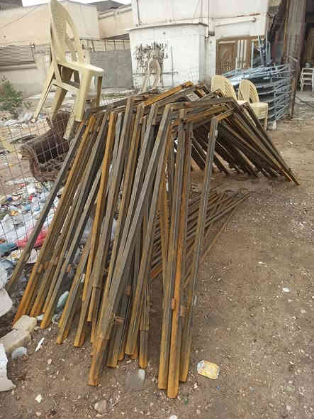 سلام عليكم اخوان 3 جوادر للبيع درجه اولى كاملام هنه وقماشهن  هاي اليوم مطرت صارن هيج بعدهن مامصبوغات جدد بعدهن مامستخدمات
  نهائآ تجي وشوفهن طول الواحد الجادر 8 وربع 
وعرضه 4 ونص  اخوان الجوادر جدد هنه والقماش  وحديد ثقيل 2 ملم 
الجادر  الواحد 5 اخواس وشغلهن درجه اولى تجي وشوفهن مكاني نجف رقمي ***********
    سعر الواحد 700 وبيه مجال
