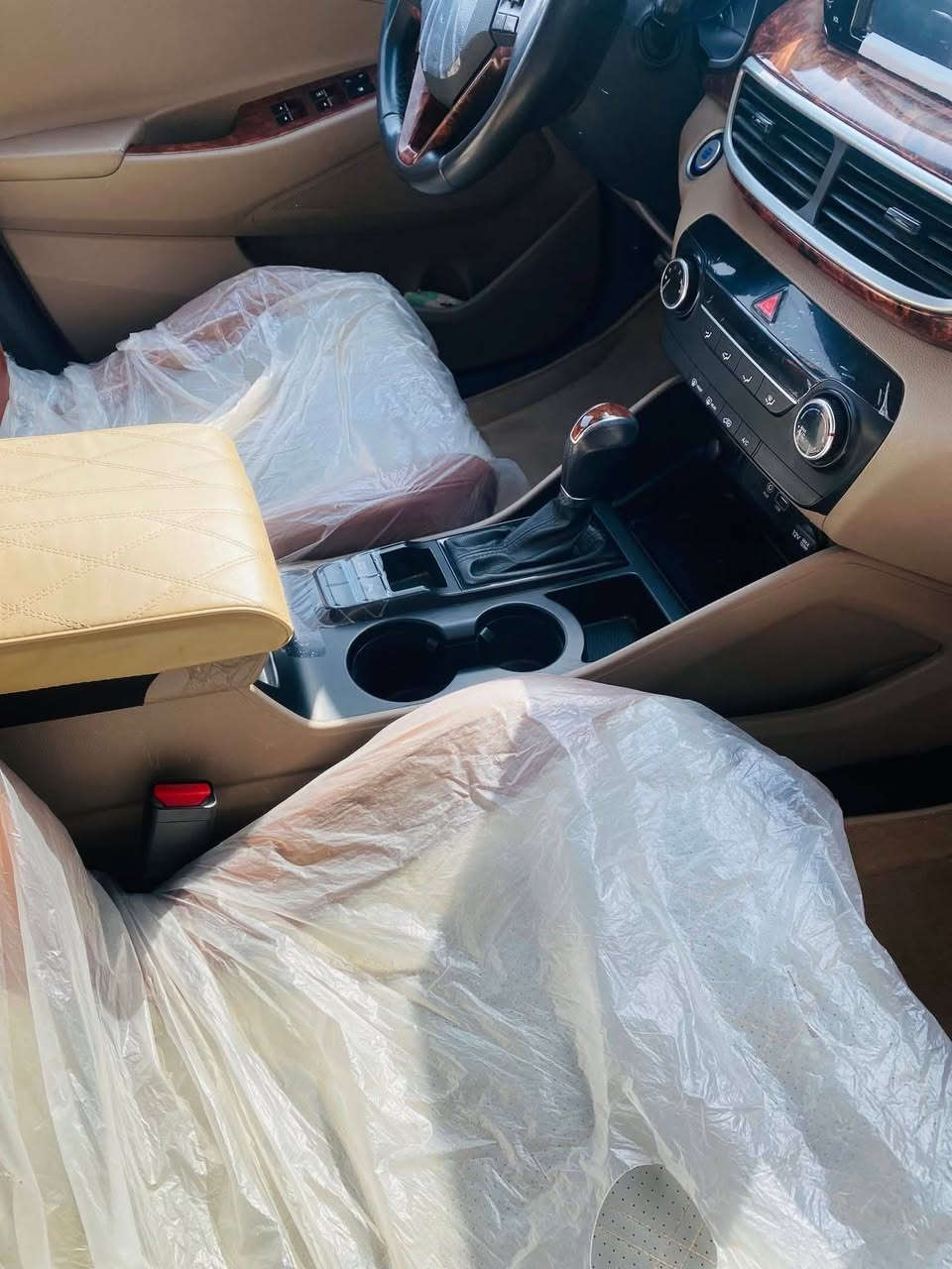 للبيع توكسان خليجي 2019 شركة الكاصد كلشي وضح عدك بل صور ٤٠ صوره وسونار بل نشر واضح 
رقم بغداد بأسمي الجديد وهزه جديده 
مكفولة كفالة عامة سياره جديده شكد متصور 

🔹️بصمة فوول عده لفتحه سعر 192
🔹️مكينه 2000 دوش وكير ومكينه كفاله شركه
🔹️كشنات كهرباء دبل هواي موصفات حساسات امامي خلفي كامره امامي خلفي 
🔹️كشنات جلد لونين 
🔹️ترحيب عند الاقتراب
🔹️شاحن واير لس 
🔹️لدات امامي خلفي
🔹️شاشه جبيره 
🔹️ثلاث وضعيات قيادة
🔹️حساس امامي خلفي
🔹️لايت خمس عدسات 5
🔹️لايت حساس عنده الدوران زنون
🔹️كامرا دوارة 
🔹️مري شفط
🔹️يدات نيكل بصمه
🔹️تبريد قطعتين ثلج وتتفئه
🔹️ماشية قليل
مكاني بغداد اليوسفيه
*********** /// *********** واني بل خدمه سياره كله جاهزه وكل نقص مابيه
