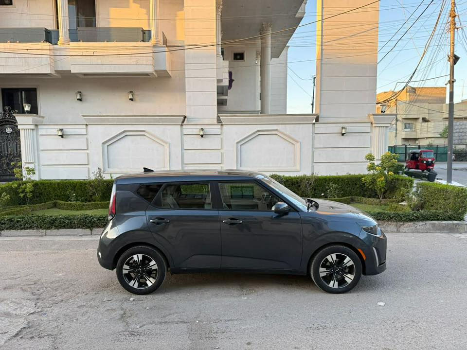 السلام عليكم
صول موديل 2023 
رقم بغداد تحويل مباشر
حادثه جاملغ وبنيد 
وبيه شبرين بارد 
صار بيه صوت بلمكينه وفتحته ماشيه 37 ميل 
نص مواصفات بسعر مناسب كولش ب130$ بيه مجال
موبايل ***********
 مكاني بغداد جدبده 
صور سونار بلمنشور
