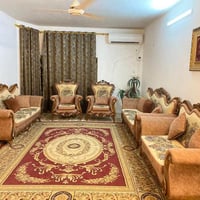 قنفة ١٠ مقاعد • نظيفة جدا • حي الجهاد