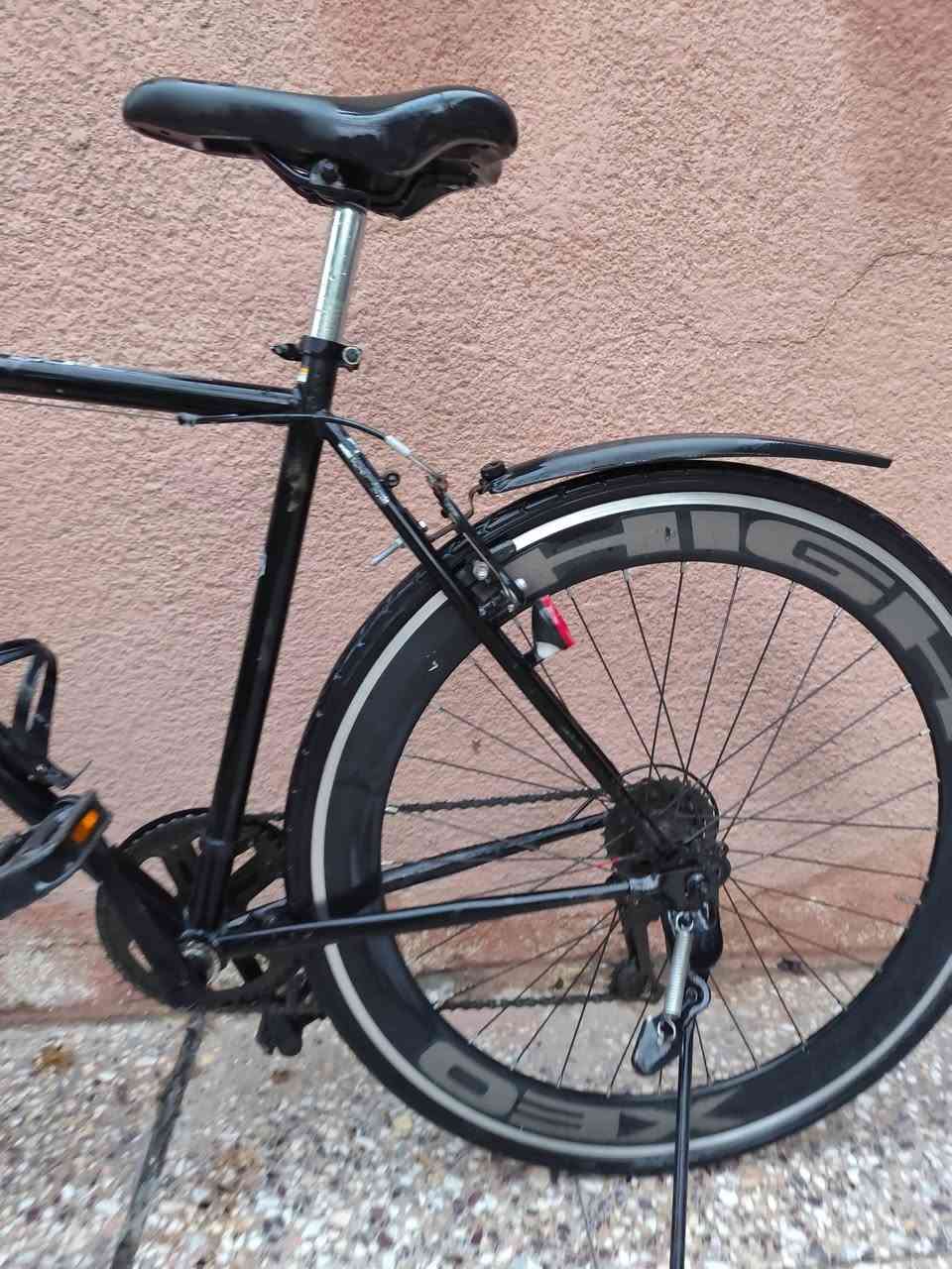 سلام عليكم ورحمه الله وبركاته 
C700🌹

حجم 28 

عكرب شيمانو 

بايسكل نظيف 

ما بي اي نقص فووول 💯

وياله طبقتين 💯

سرج جديد 💯

تايرات جديدة💯

وياله عدله 💯

بريكات جديده💯 

مع جنطه وقفل 

السعر :110

♥️مكان بغداد العامريه ♥️

للاستفسار ***********
