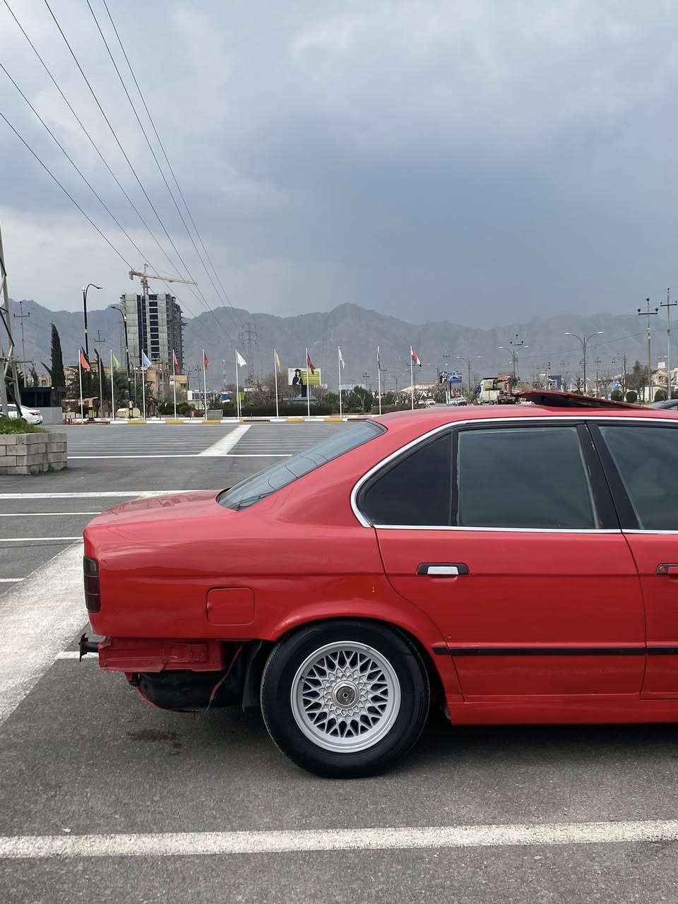 سڵاوی خوا لەهەمو موسڵ مانان ئەم گوڵە سورە بۆ فڕۆشتن520 كەپس گێڕ حادی    سەیارەكە كامل تەحمیر كراوەتەوە كامل بۆیاغی كورە كراوە تەقەو ڕەقەی بەشەرت  موسو بڕاوەو وەر گەڕاوو  بەشەرت نوكە دەرزی دەحمی نیە خایسی نیە بەشەرت  سەیارە كە لە ڕوبەڕو جوانتر نەبو پارەی ڕێگات حایدیمن مۆدێلی92 سەیارەكە حلوجە ئاڕمێكی لەگەڵە بەس من بەشەرت نایدەم بەهەدیە دەی دەم كارەبای كامل ئیشدەكا گڵۆپو زینۆنو دارو بەرد هەر كەسێك حەزی لێبو  لەخزمەت دام سحری(27)محامەلە هەر كەسێك ویستی  باتەلە فون بكا[***********]❤️
