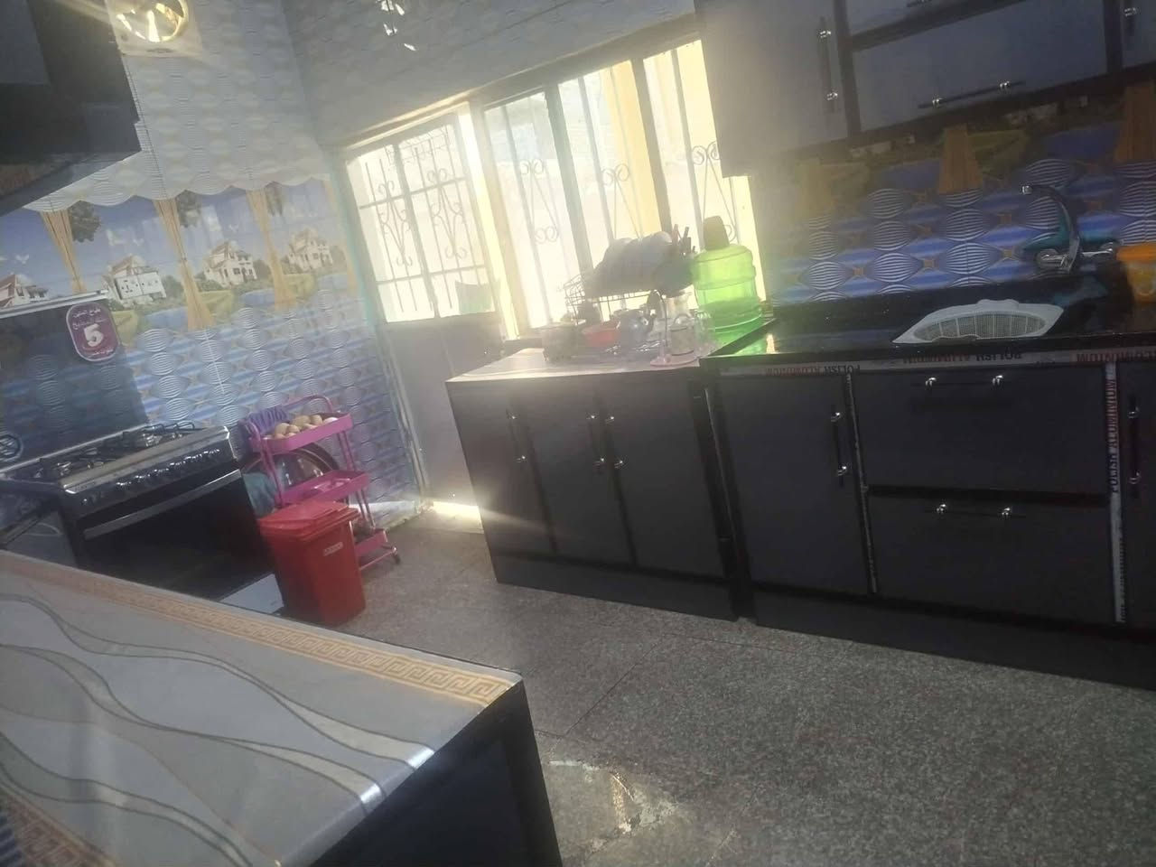 سلام عليكم بيت للبيع مكان نادر الثانية شارع كراغول فرع مول انوار الهدئ مساحة 130 متر السعر 95 مليون رقم الهاتف ***********
