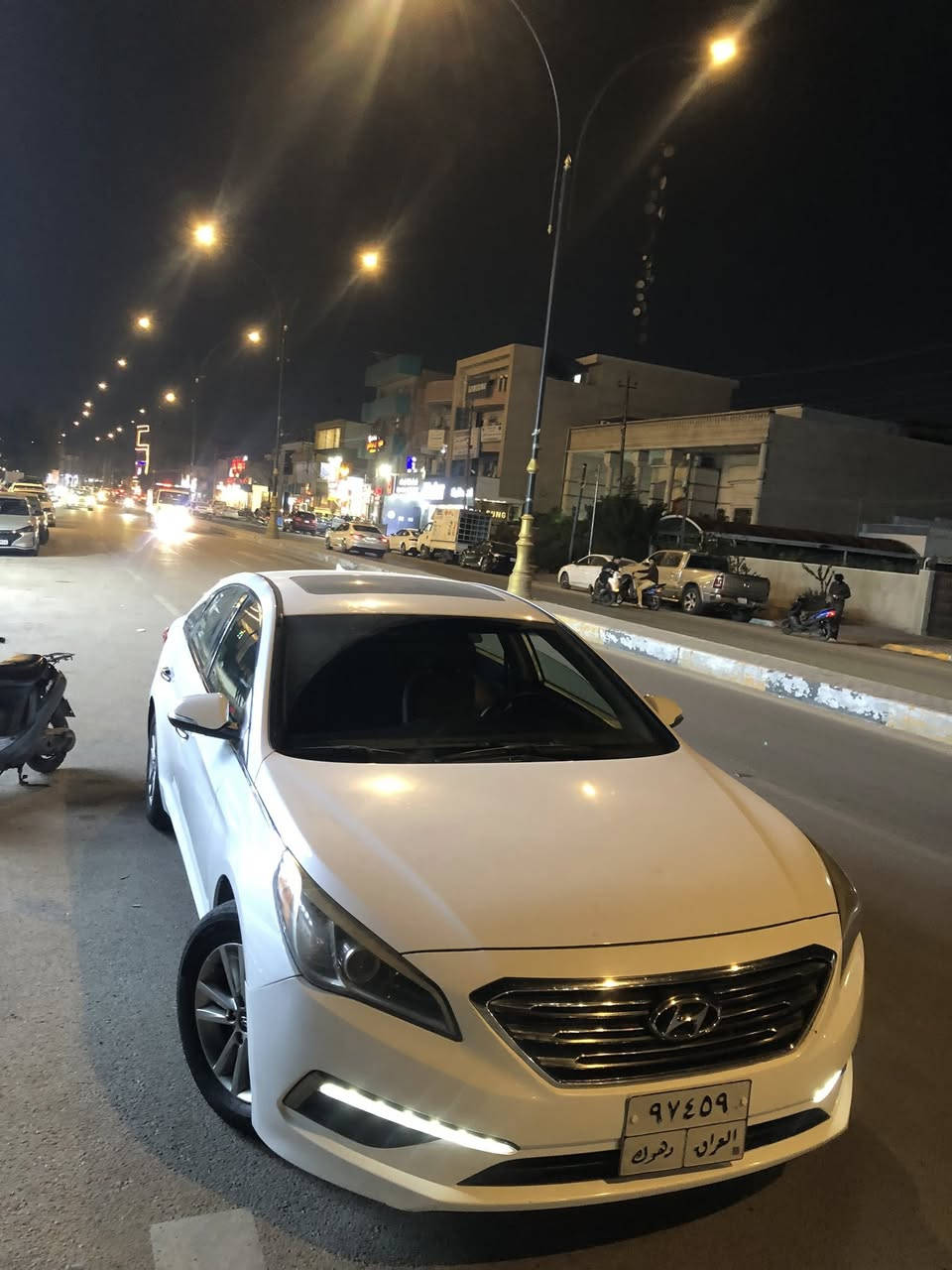 سلام عليكم سوناتا مديل ٢٠١٦ سياره نضيفه مابيه اي نقص سياره بدون حادث بيه صبغ بل هلال مال جاملغ الخلفي وبيه بارد بل باب مال سايق سياره فوال موصفات فتحه بصمه رادارات كشنات تدفعه سعر السياره ١٣٧ وبيها مجال مكان السياره بغداد رقم ***********
