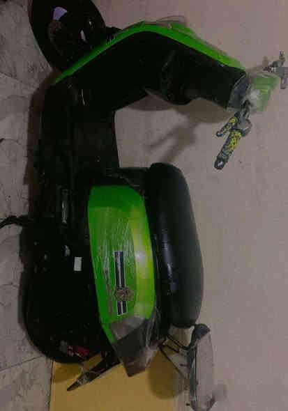 دراجه بوليسي خير من الله دراجه تخبل شلعه ومعدل مكينة مامفتوحه ماناقصه شي كبل للشارع سعر 800 خواتها بمليون وفوك بس محتاج فلوسها رقمي ***********
ملاحضه المدكر مال تاير كدام موجود
