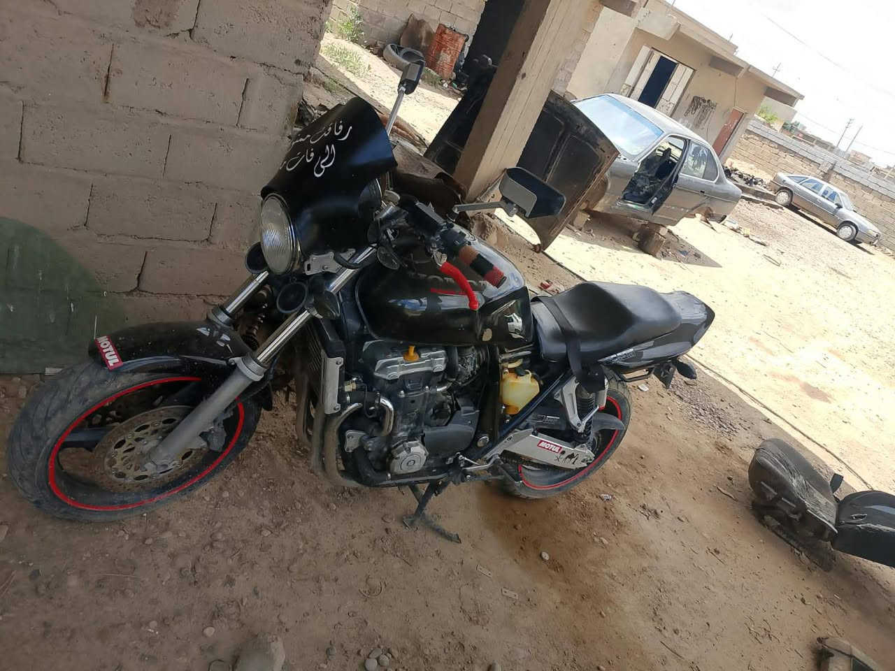 السلام عليكم دراجه بطه هوندا 1000مال حاويه شرط مال ملموسه بيه نقص بس الصفاحيه دراجه حلوه نضيفه الستفسار *********** ملاحضه مستعجل حيل
