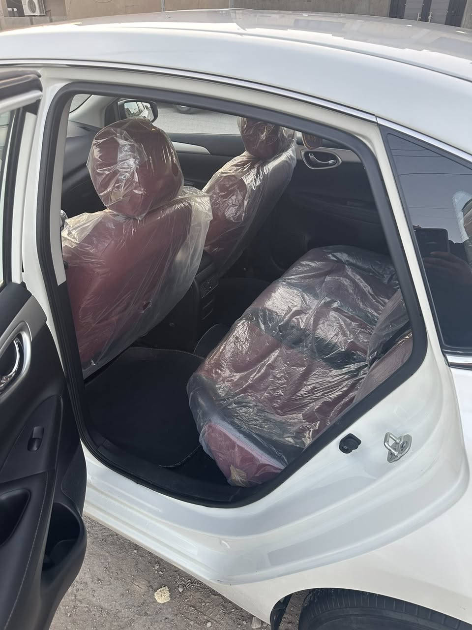 السلام عليكم نيسان سنترا موديل 2025 ماشيه 40 كم سيارة جديدة جدا على وضع الشركة سبير منازل عدتها على وضعها الداخل جلد احمر رقم بغداد ملاحظة : بيها شخط على گد اصبع بالباب ما مبين السعر 127$ عنوان كوت مركز مدينة رقم : ***********
