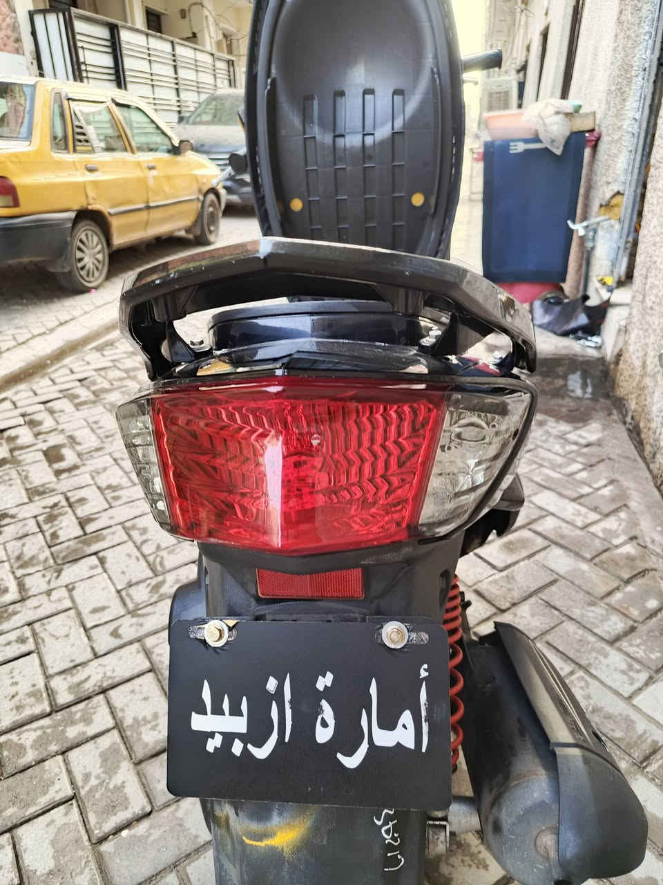 السلام عليكم دراجه سكنس فحل
كلشي بيه بلادي دراجه رمبه  + الصندوق دبل يفتح فتحه كامله نظافه ١٠٠% مكاني بغداد 
***********
