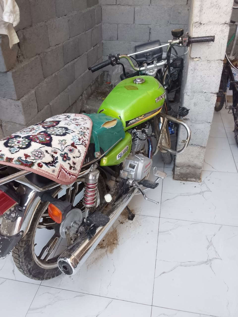 سلام عليكم ورحمه الله وبركاته اخواني الاعزاء 
دراجه يراني سيفان خمسة كير دراجه حلوه 
نضيفه وراقه موجوده عندي دراجه بيه كسر بل شاصي عادي يصلح 
السعر 500وبيه مجال الرقم ***********
