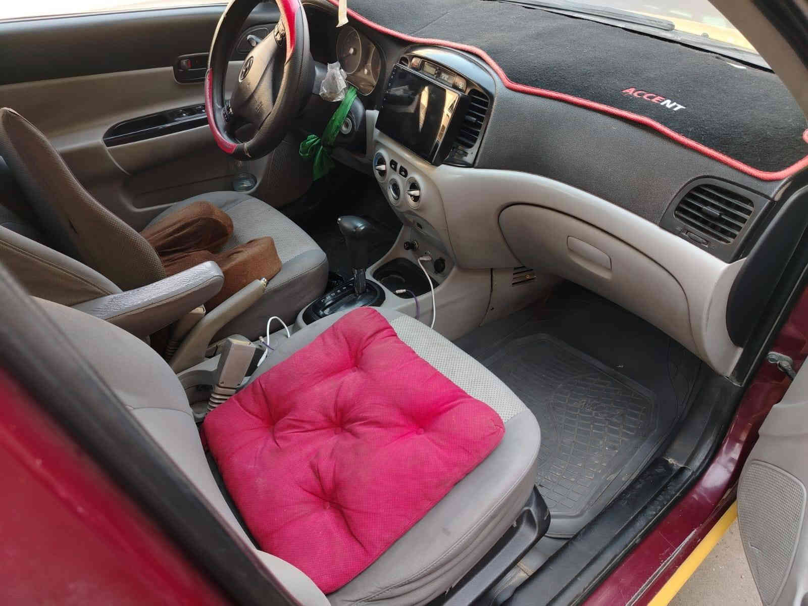 السلام عليكم
اكسنت 2010 وارد امريكي 
حادث بابتين السايق وخلف السايق مصلحات نفسهن وجاملخ مبدل اصلي وتكمه مصلحه
 مكينه كير تبريد كله تمام
سعر 85
مكاني الاعظميه
رقم ***********
