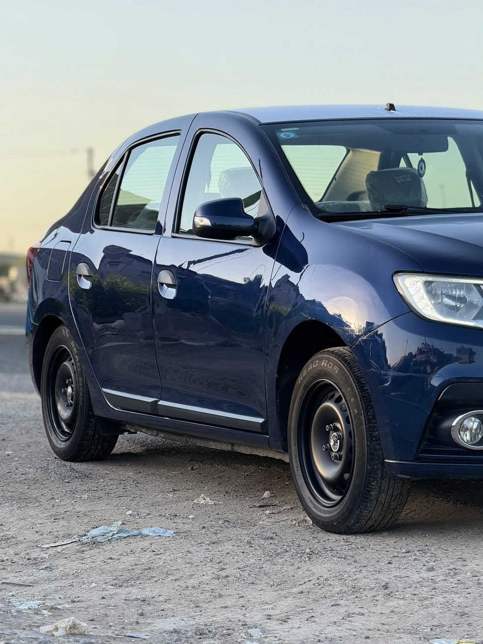 السلام عليكم 
🚙للبيع : رينو سمبل 2019
📍مكان السيارة: بغداد شهداء السيدية 
📞: للتواصل ***********
📊المسافه المقطوعه: 140 الف كيلو
⚙️المحرك: 4 سلندر - 1600cc
⚠️حاله السيارة:-
* كفاله المحرك والكير والتبريد
* بدون صبغ او تبديل (بارد فقط فقط شبر)
* بولش جديد
* دوشمه ارضيه وسفريات
* شاشه وكاميرا دواره
* تحويل ثاني يوم
* السعر :72 وبيه مجال

