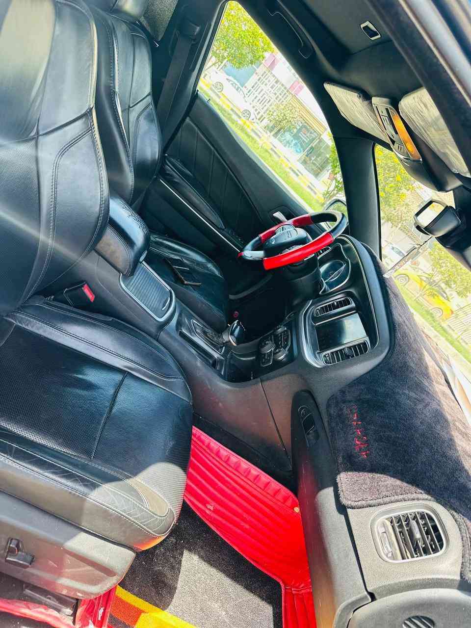 جارجر 2016 فول موصفات لأخير شنو البالك بيه لإدارات فتحه تشغيل عن بعد  فتحه جلد تدفىه وهواي بيه شغلات سياره بيه قطعه وحده صبغ  وبيه بيبان مرخيات ابيع ٣قطع  مكاني نجف لاستفسار *********** سعره ١٧٠ وبيه مجال
